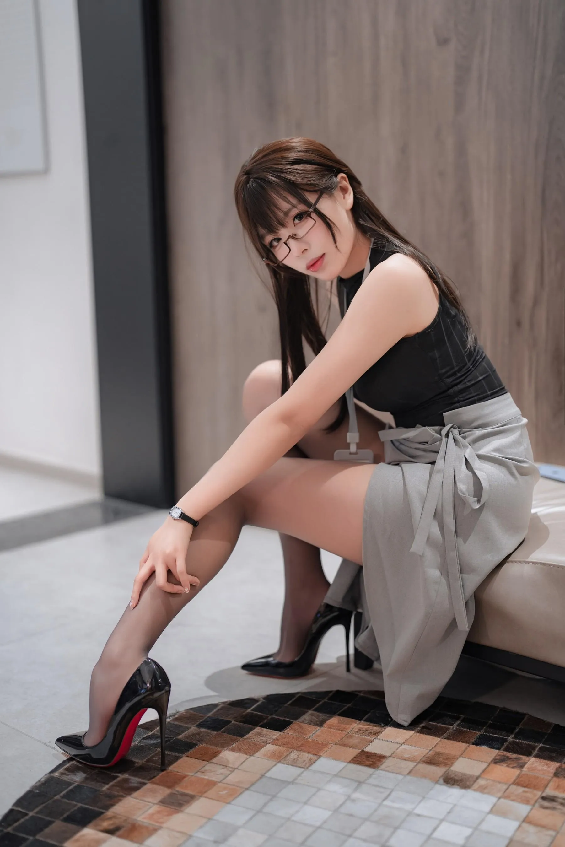 轩萧学姐 – NO.44 眼镜娘OL-正片 [66P]插图9